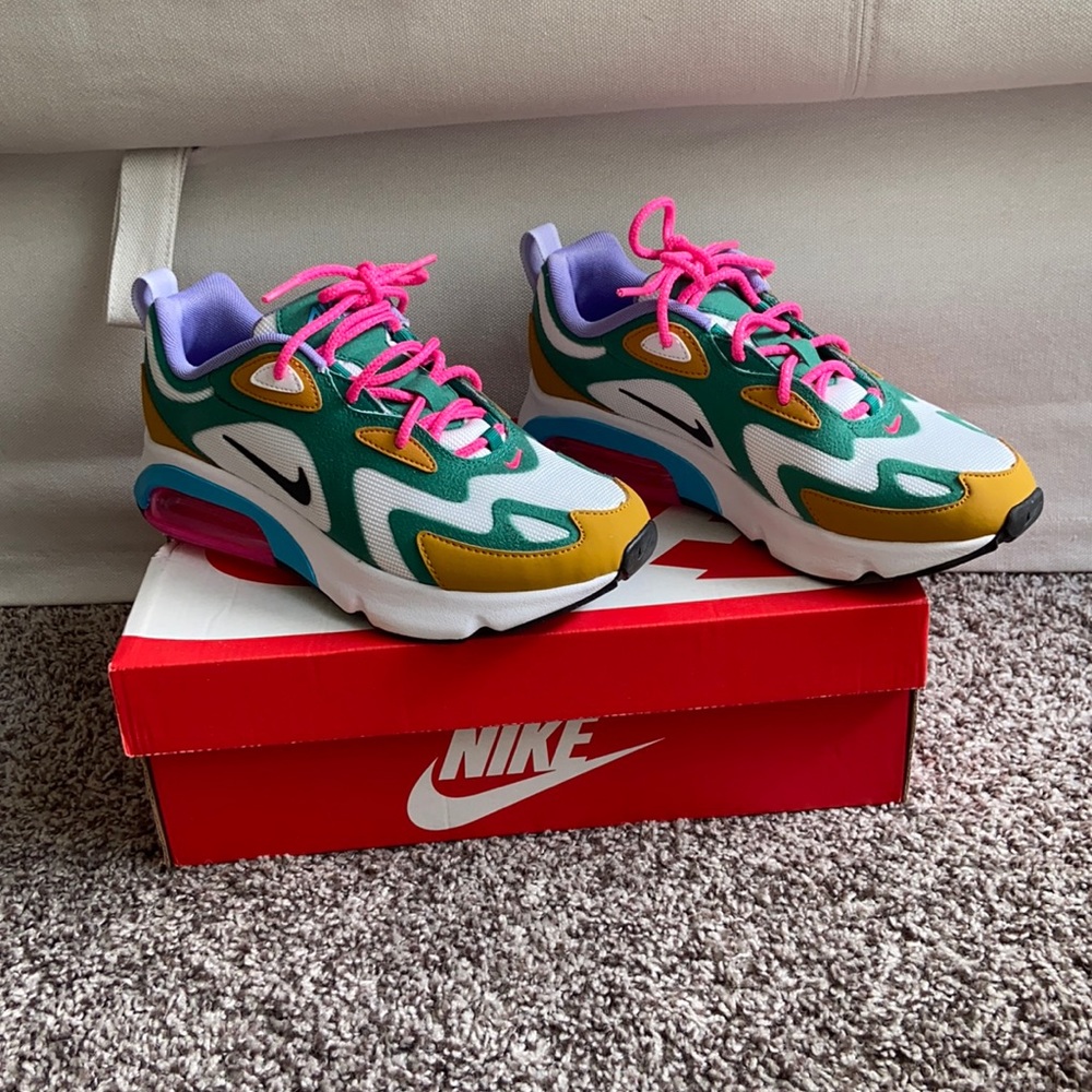 NWT Nike Air max 200